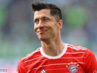 莱万多夫斯基在拜仁比赛中高光表现，比分优势明显引发热议！的简单介绍