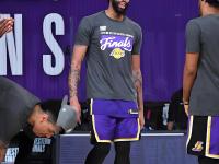 晋级下一阶段引发热议！，浓眉哥在篮网比赛中锐不可当再创辉煌时刻(频率波段划分表)