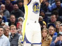 关于库里迎来十五赛季高光表现，雄鹿球迷沸腾！的信息