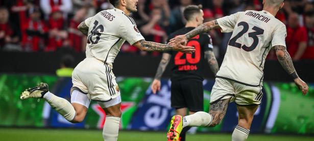  Doinb意外战胜雄鹿，刷新纪录引爆全场！引发球迷热议