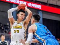 窗口期萨克拉门托国王备战CBA常规赛；扳平良机细节曝光；气氛紧张；年轻球员得到机会的简单介绍