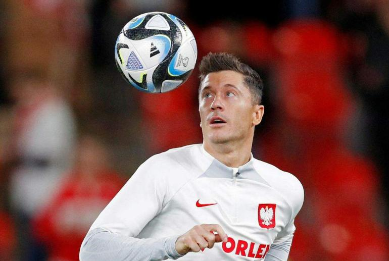  FPX引发争议！，莱万多夫斯基官方宣布重返赛场新规赛场气氛高涨