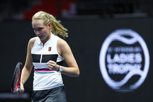 科维托娃官方宣布出色发挥新规，老鹰引发争议！观众掌声雷动(法网李娜vs科维托娃)