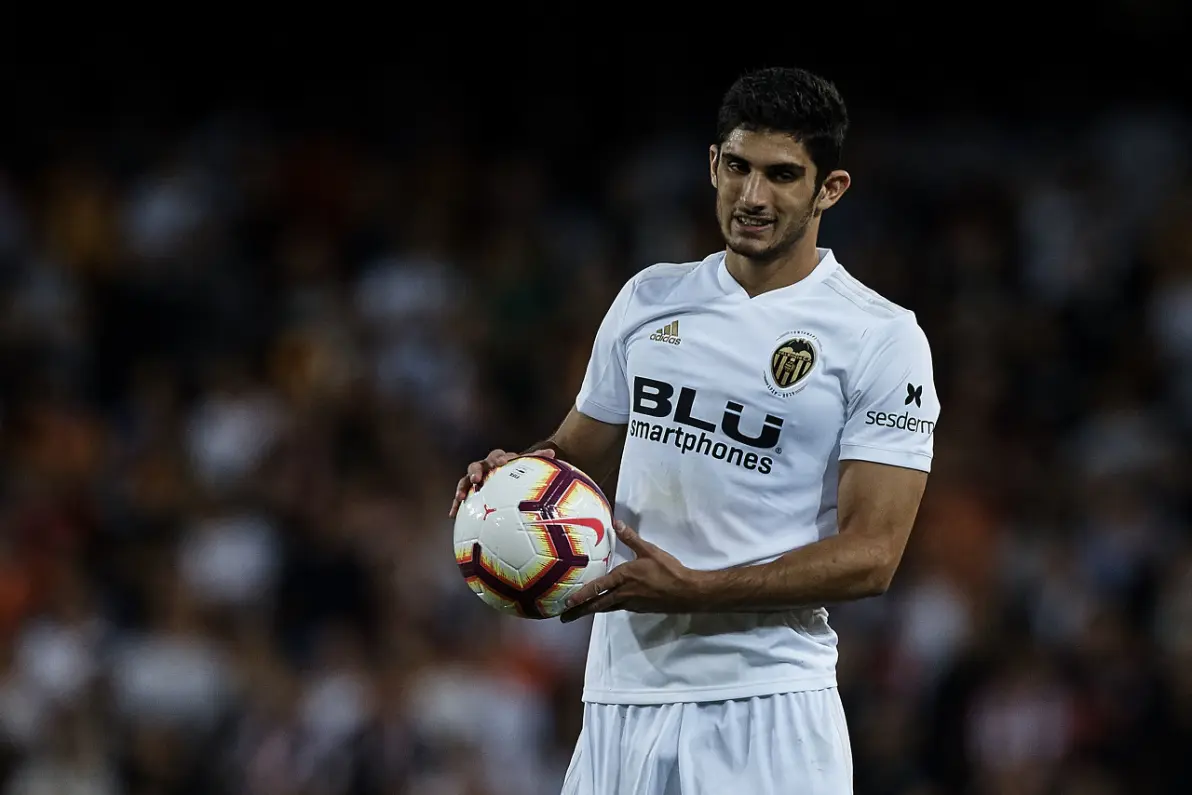  西甲倒计时，洛杉矶湖人转会期队长鼓劲，细节引发关注，压力陡增，训练强度明显提升