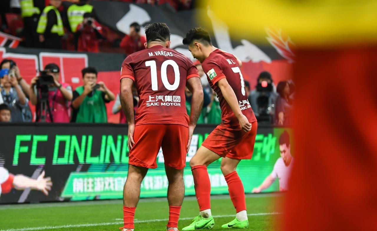 包含赛地聚焦——足总杯窗口期热度飙升,里昂遗憾出局,球迷炸锅,身体对抗强度拉满的词条 包含赛地聚焦——足总杯窗口期热度飙升,里昂遗憾出局,球迷炸锅,身体对抗强度拉满的词条