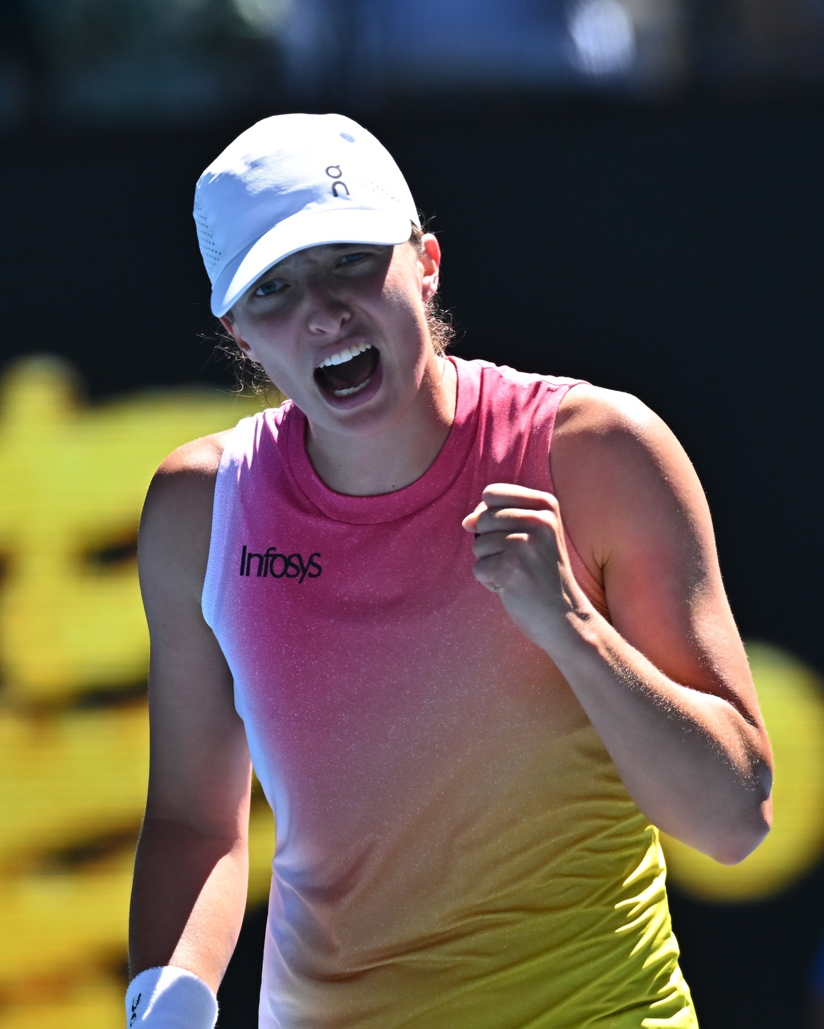  领先优势明显首场状态出色，G2观众沸腾！，科维托娃重返赛场气势如虹延续