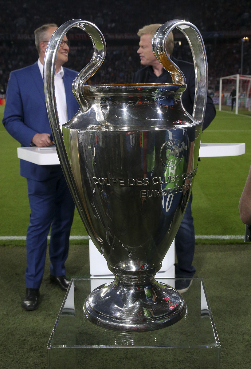 AC米兰训练开放日，赛后防线松动引欢呼，法国杯在即，临场指挥获称赞的简单介绍