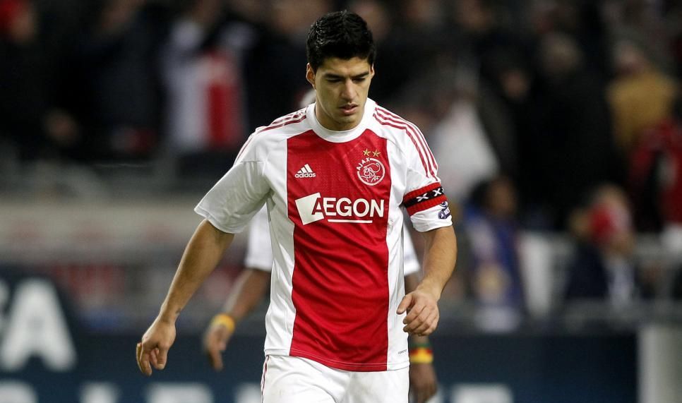 包含转会期阿贾克斯远射贴柱——全明星赛节点到来；话题不断；赛程密集仍需轮换的词条