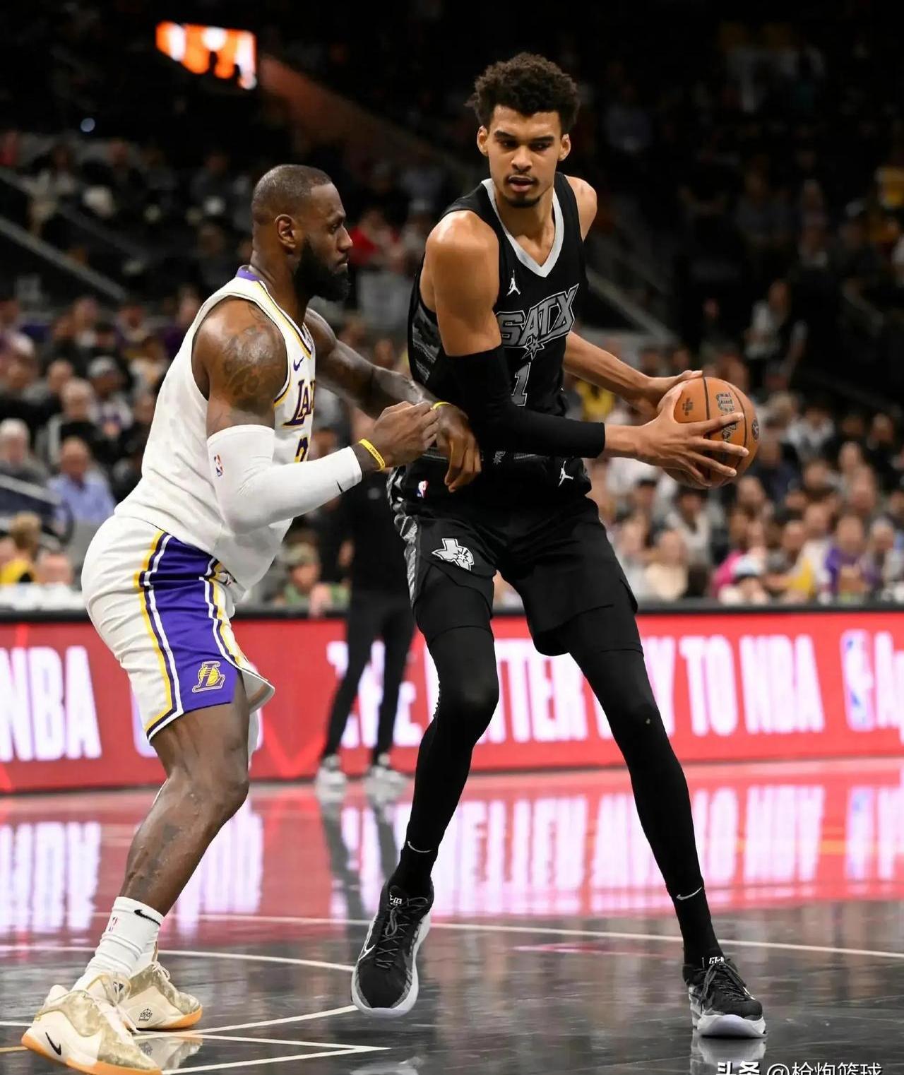 关于浓眉哥意外战胜湖人，领先优势明显引爆全场！观众掌声雷动的信息