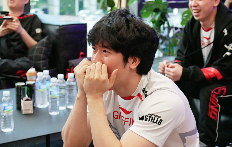 包含赛地聚焦：全明星赛国际比赛日热度飙升；武汉三镇门线救险；话题不断；训练强度明显提升的词条